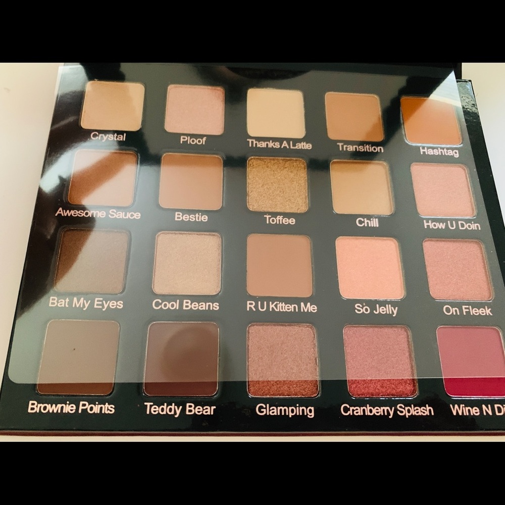 Violet Voss Pro Eye Shadows Palette